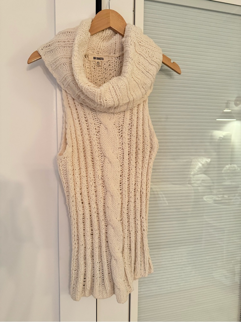 BB Dakota Sleeveless Sweater